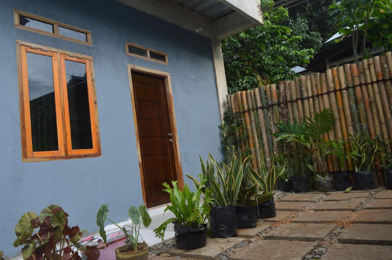 Labuan Bajo Mahoni Guesthouse Extérieur photo