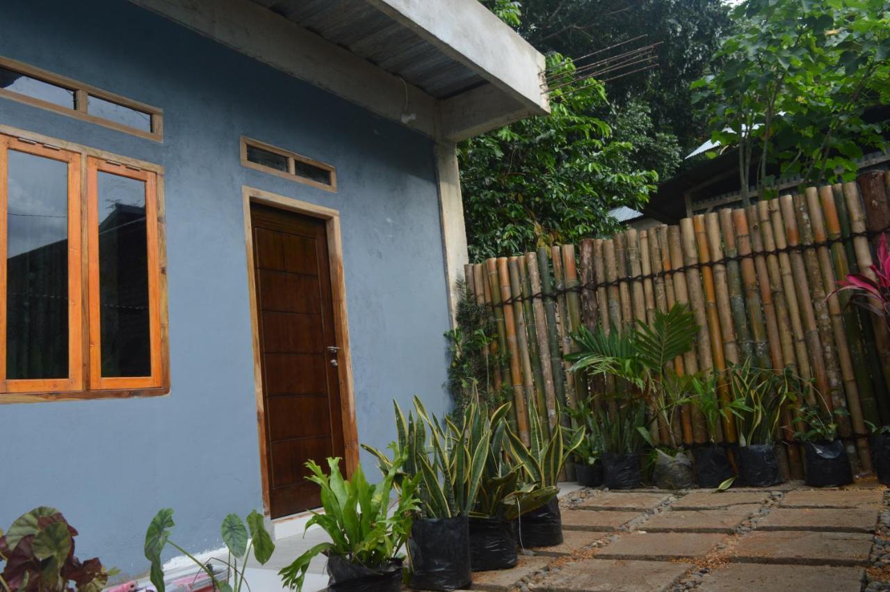 Labuan Bajo Mahoni Guesthouse Extérieur photo