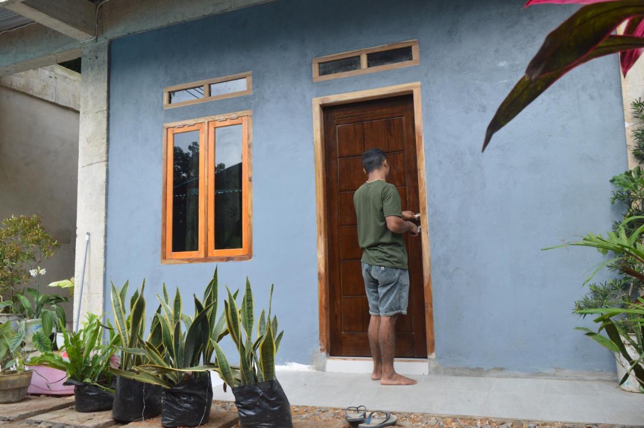 Labuan Bajo Mahoni Guesthouse Extérieur photo