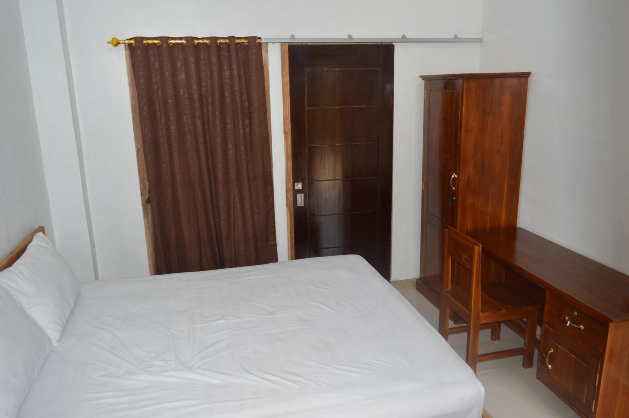 Labuan Bajo Mahoni Guesthouse Extérieur photo