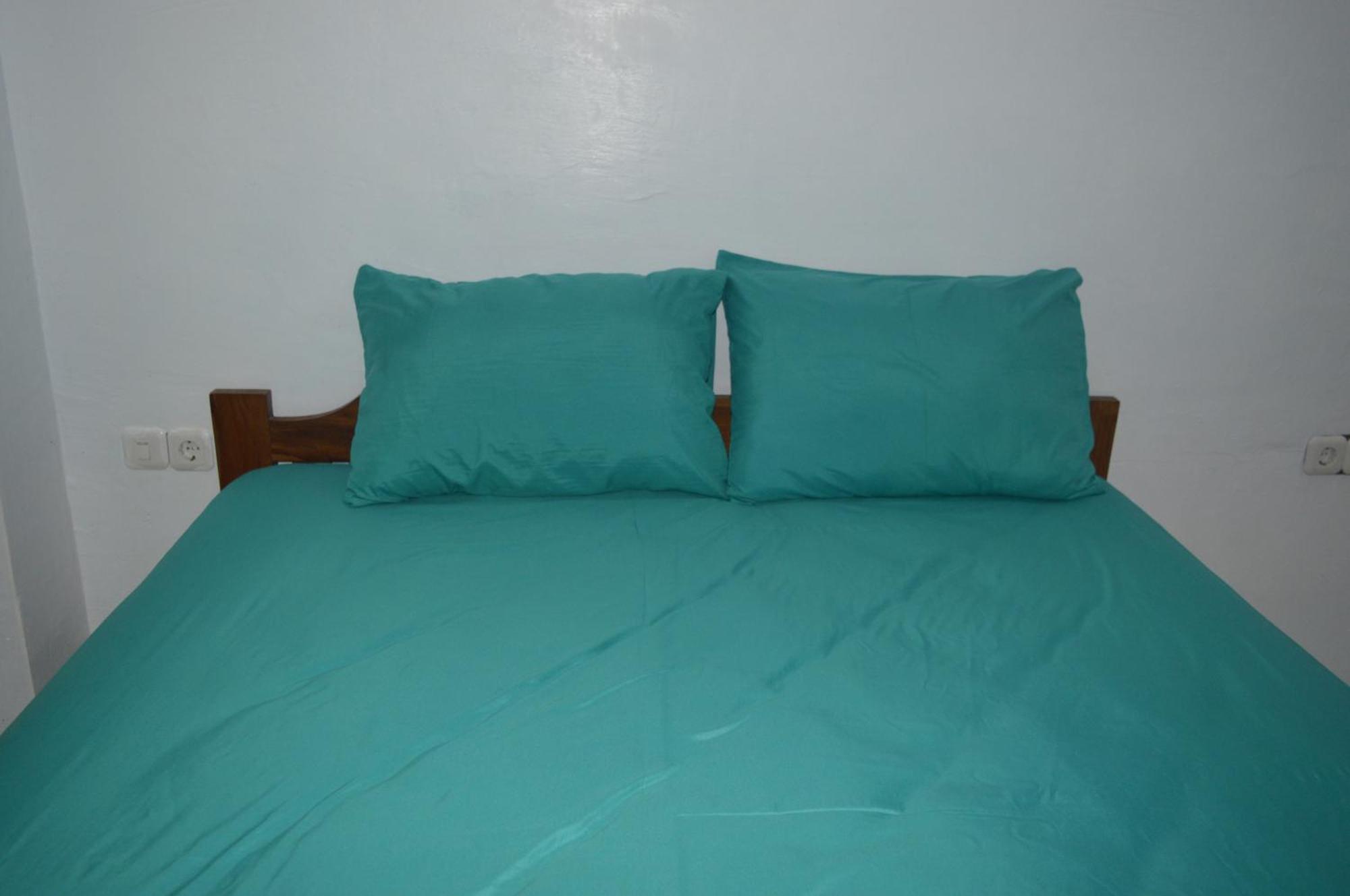 Labuan Bajo Mahoni Guesthouse Extérieur photo