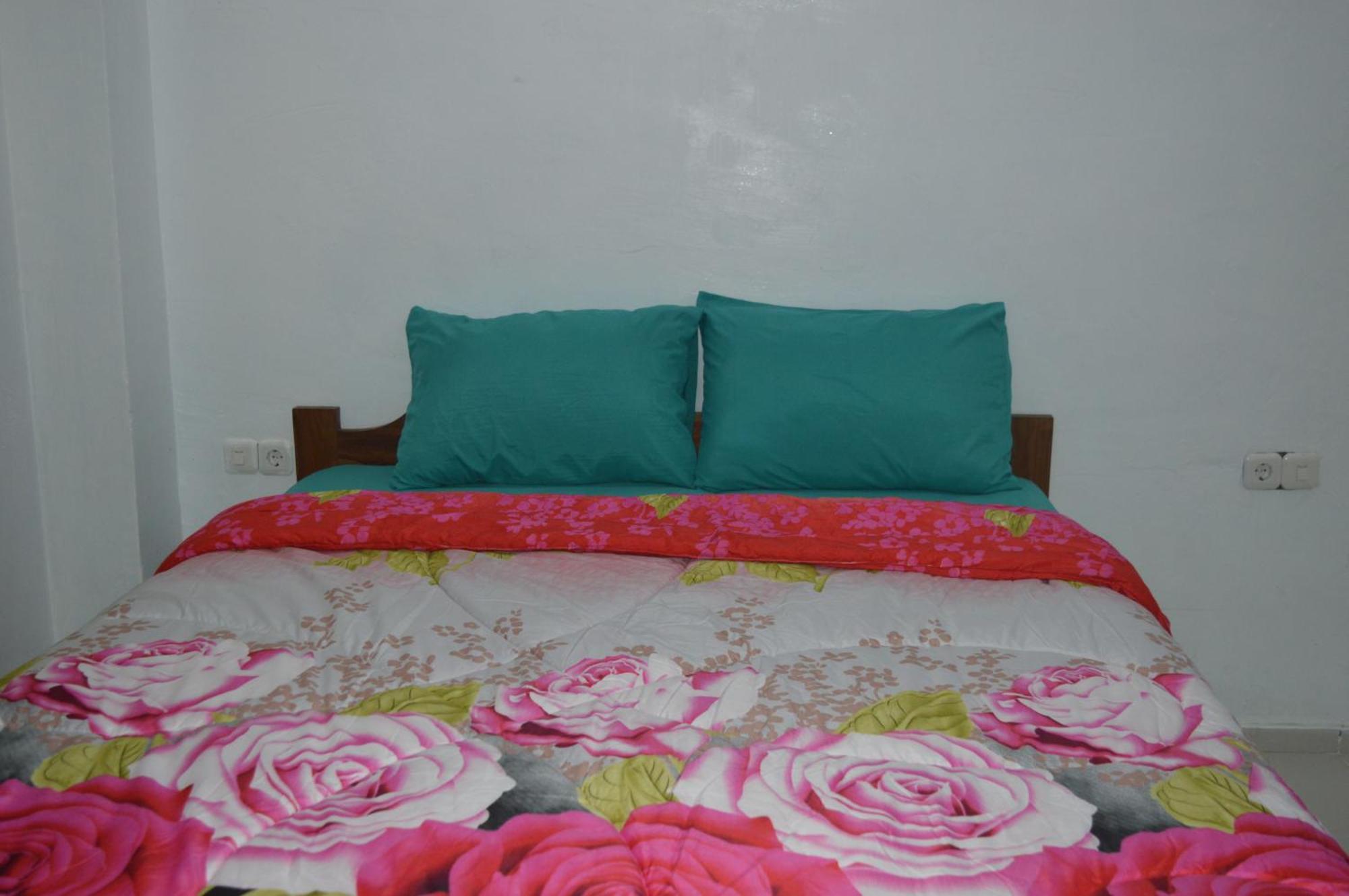 Labuan Bajo Mahoni Guesthouse Extérieur photo