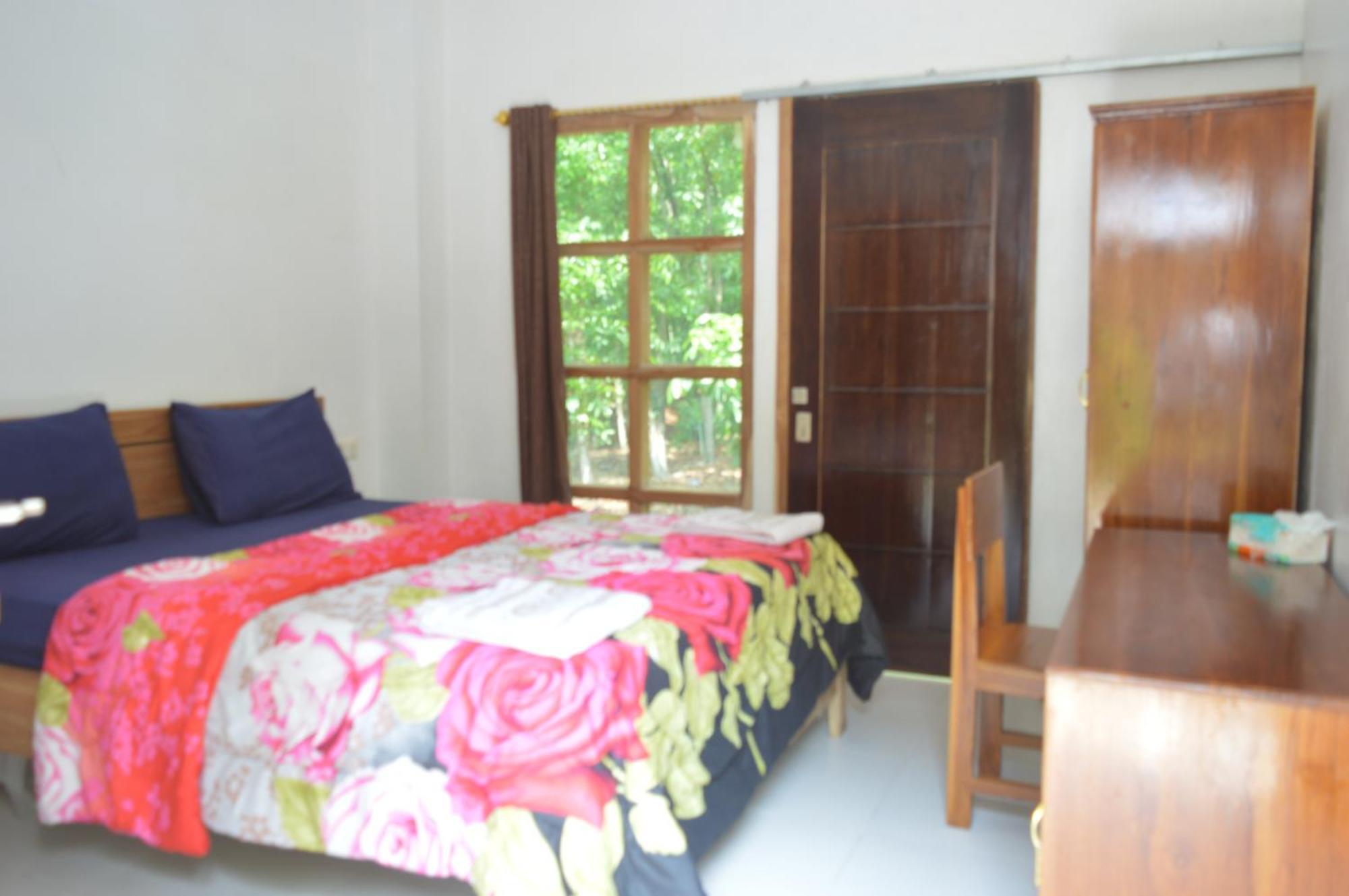 Labuan Bajo Mahoni Guesthouse Extérieur photo
