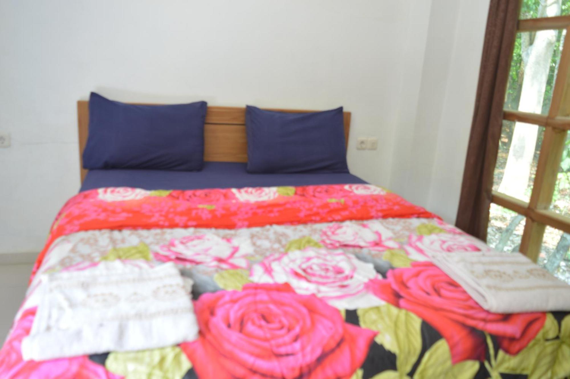 Labuan Bajo Mahoni Guesthouse Extérieur photo