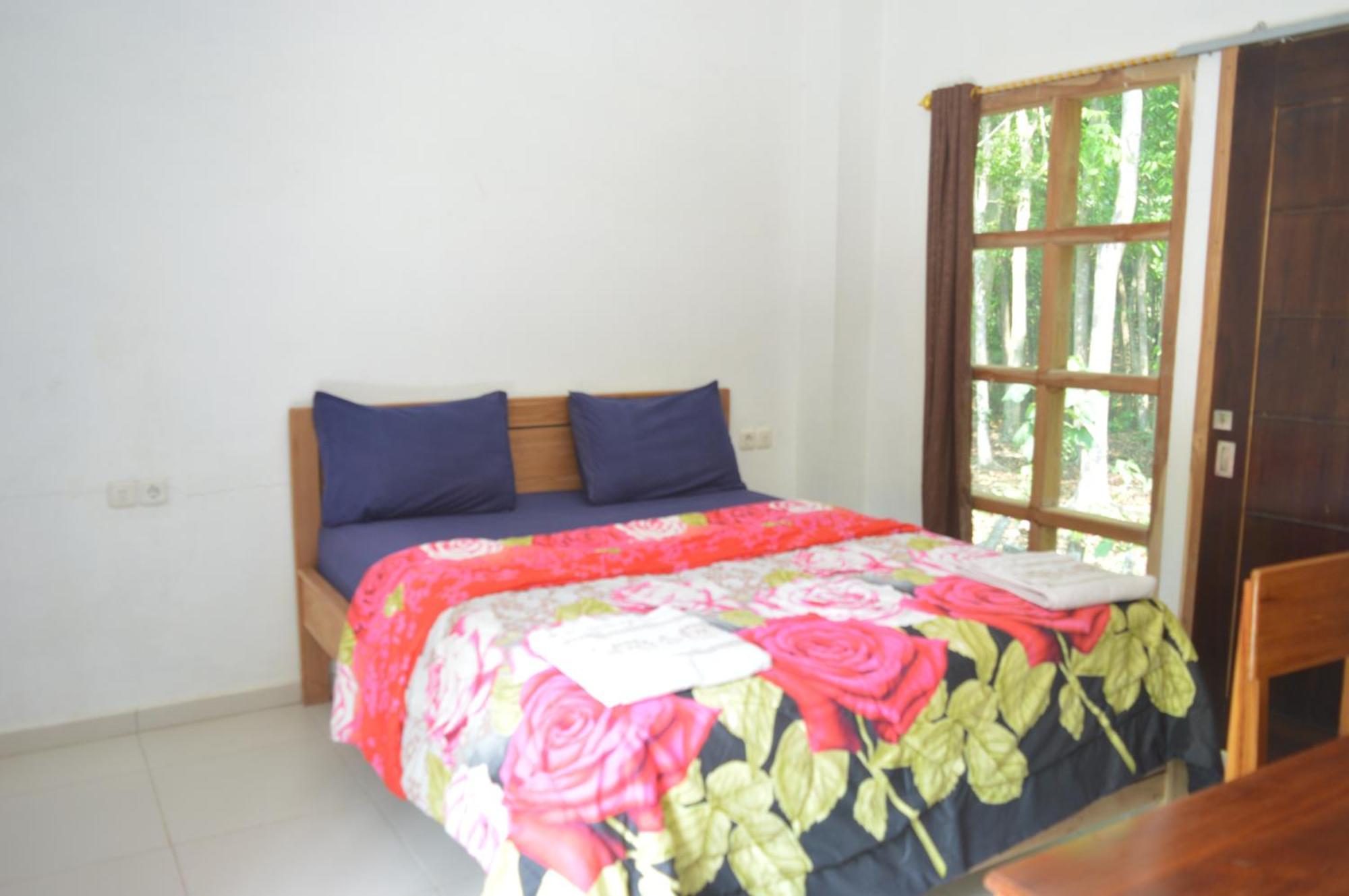 Labuan Bajo Mahoni Guesthouse Extérieur photo