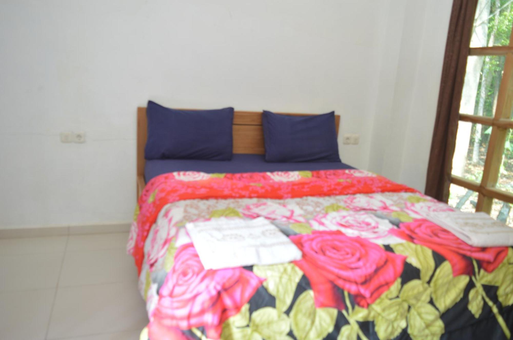 Labuan Bajo Mahoni Guesthouse Extérieur photo